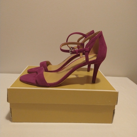Micheal Kors Garnet Leather Simone Mid Sandals - Picture 12 of 12